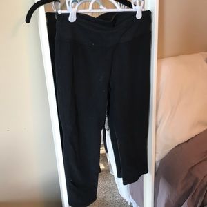 Plain black fabletics crop leggings